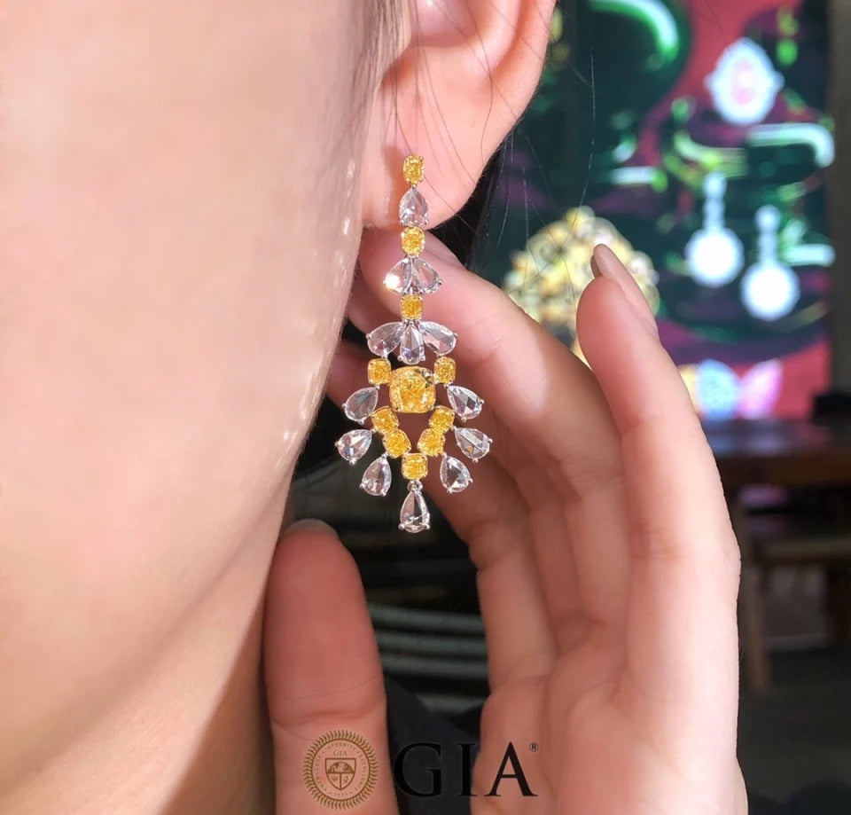 Boucles d'oreilles en diamants jaune et blanc