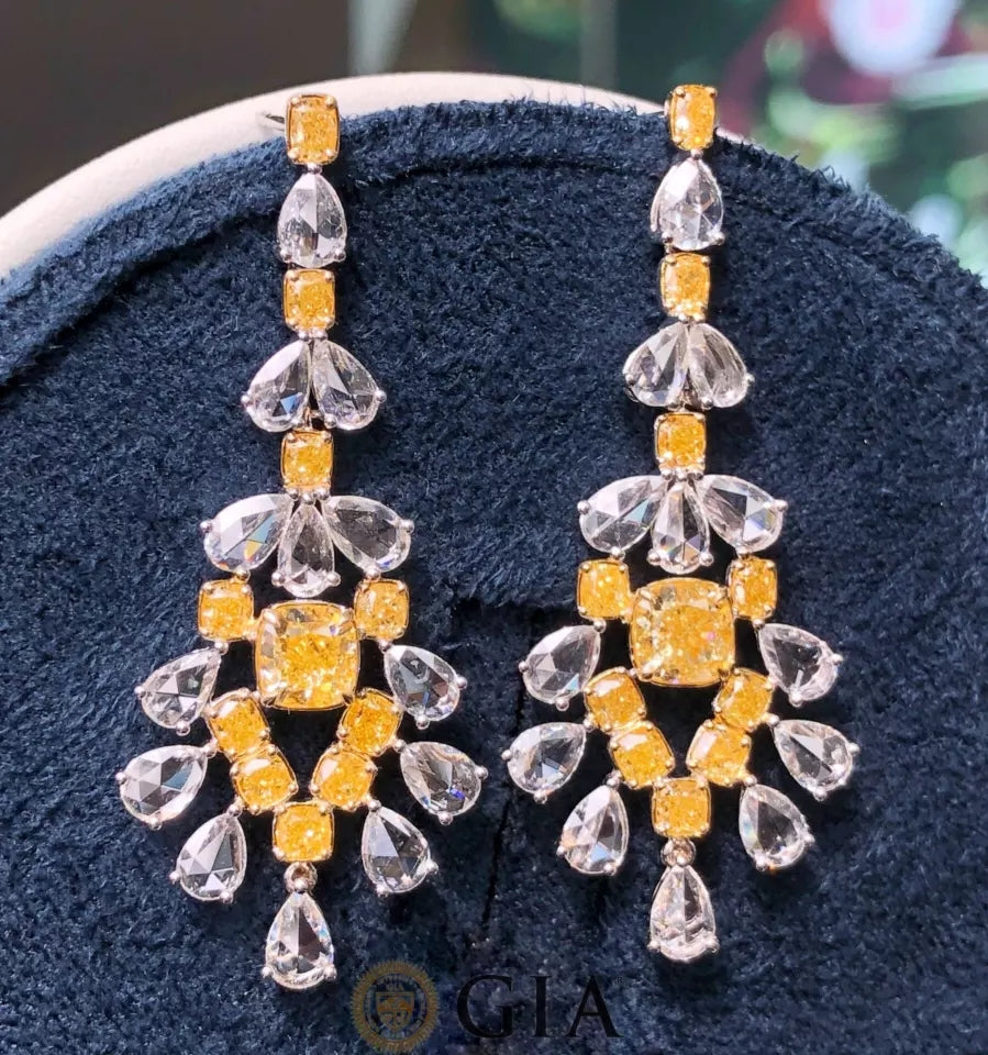 Boucles d'oreilles en diamants jaune et blanc
